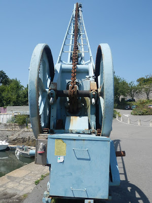 Grue du bassin à flot à Le Palais