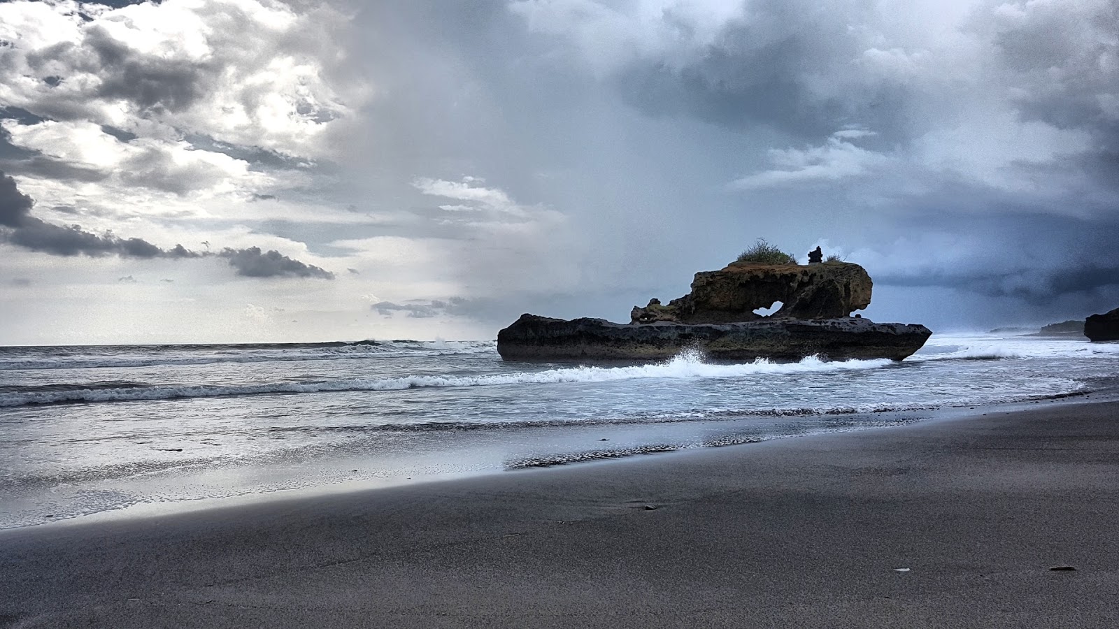 Φωτογραφία του Yeh Gangga Beach με ευρύχωρη ακτή