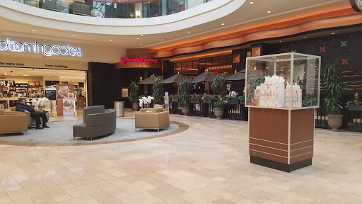 Shopping Mall «The Shops at Chestnut Hill», reviews and photos, 199 Boylston St, Chestnut Hill, MA 02467, USA