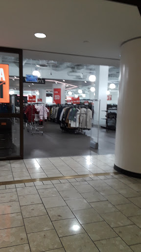 Department Store «Saks OFF 5TH», reviews and photos, 140 Atlantic St, Stamford, CT 06901, USA