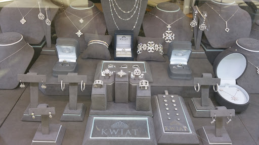 Jeweler «White & Ivory Fine Jewelry», reviews and photos, 1610 Village Market Blvd SE #110, Leesburg, VA 20175, USA