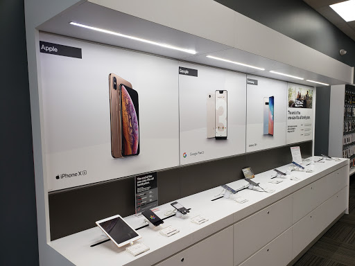 Cell Phone Store «Verizon Authorized Retailer / RW - Guilford CT», reviews and photos, 1919 Boston Post Rd #202, Guilford, CT 06437, USA