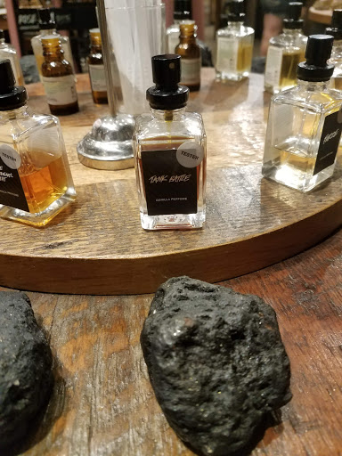 Cosmetics Store «Lush», reviews and photos, 112 E Broadway, Bloomington, MN 55425, USA