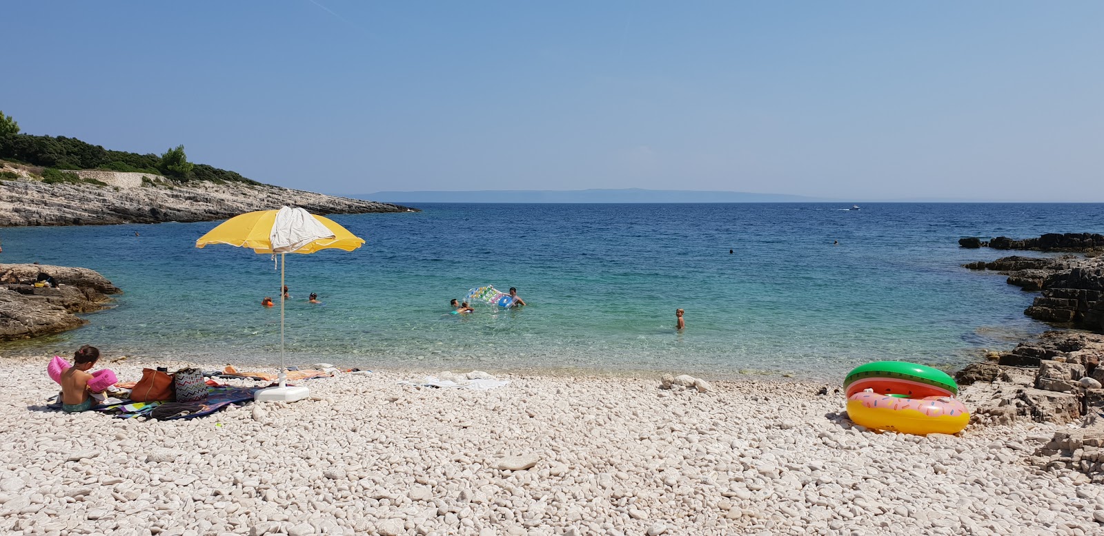 Photo of Shkolich beach II with partly clean level of cleanliness