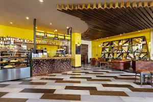 Amarillo Coffee & Lounge - Coffee shop Guadalmansa image