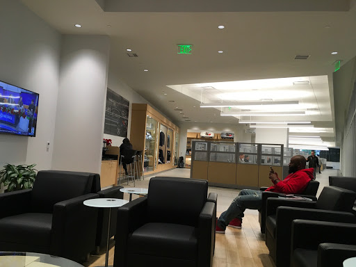 Mercedes Benz Dealer «Mercedes-Benz of Arcadia», reviews and photos, 101 N Santa Anita Ave, Arcadia, CA 91006, USA