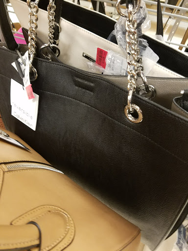 Shopping Mall «Pavilion Shopping Center», reviews and photos, 24055 Chagrin Blvd, Beachwood, OH 44122, USA