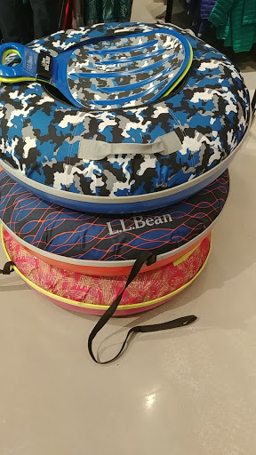 Sportswear Store «Columbia Sportswear at Oakbrook Center», reviews and photos, 460 Oakbrook Center, Oak Brook, IL 60523, USA