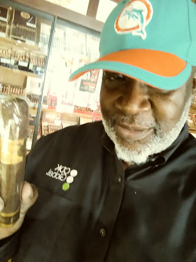 Tobacco Shop «Arlington Pipe and Cigar Lounge», reviews and photos, 546 W Northwest Hwy, Arlington Heights, IL 60004, USA