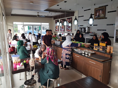 Soto Bu Tjondro Pakupatan Serang - Ruko Serang Boulevard Jl. Raya Jkt No.B1, Panancangan, Kec. Cipocok Jaya, Kota Serang, Banten 42124, Indonesia