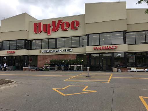 Hy-Vee Grocery Store