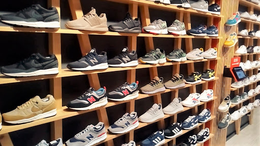 hand kas vliegtuigen Stores to buy sneakers Lisbon ※TOP 10※