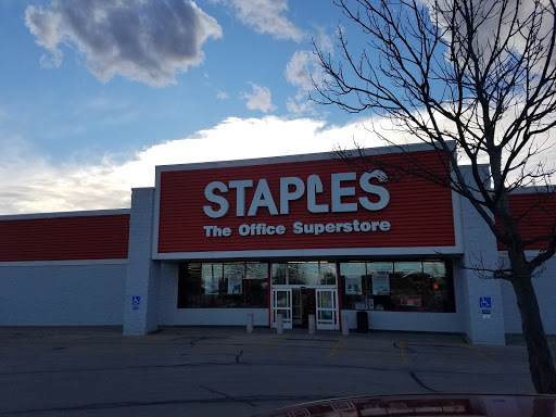 Staples, 1722-1724 S West Ave, Freeport, IL 61032, USA, 