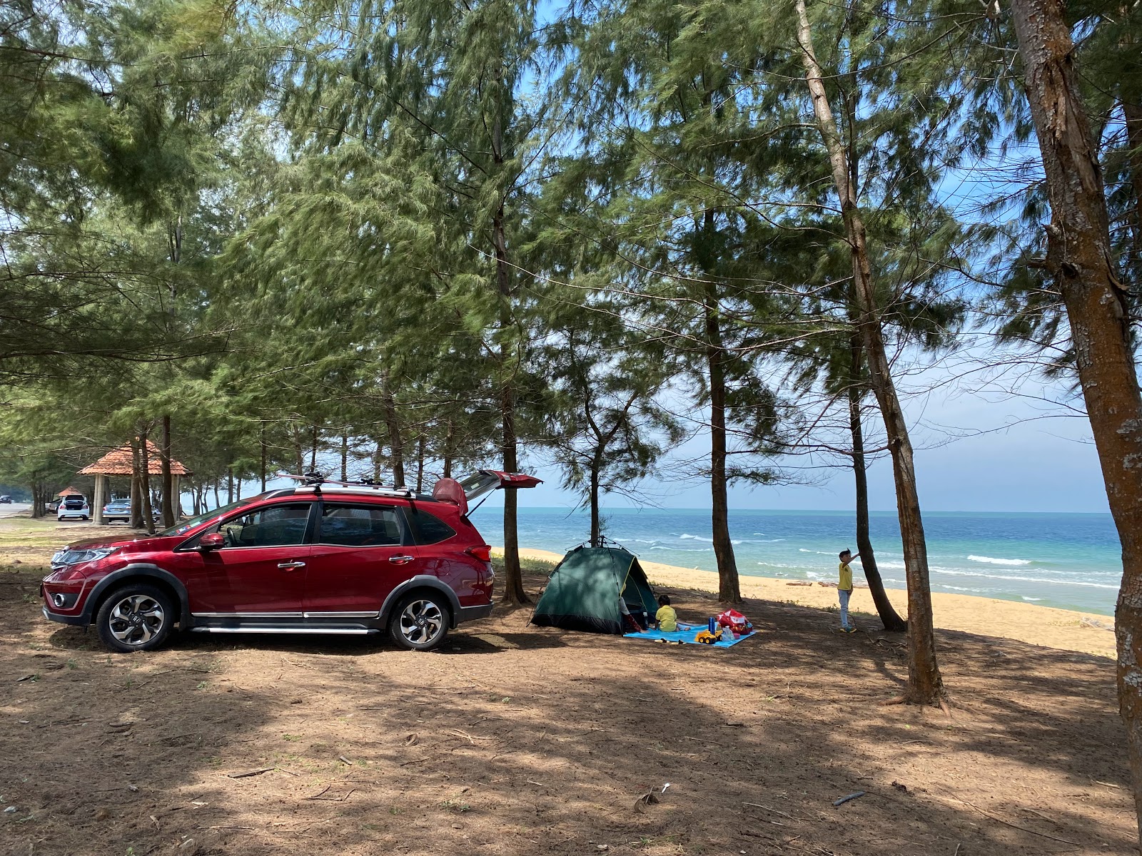 Pantai Teluk Bidara'in fotoğrafı düz ve uzun ile birlikte