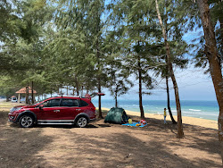 Pantai Teluk Bidara'in fotoğrafı düz ve uzun ile birlikte
