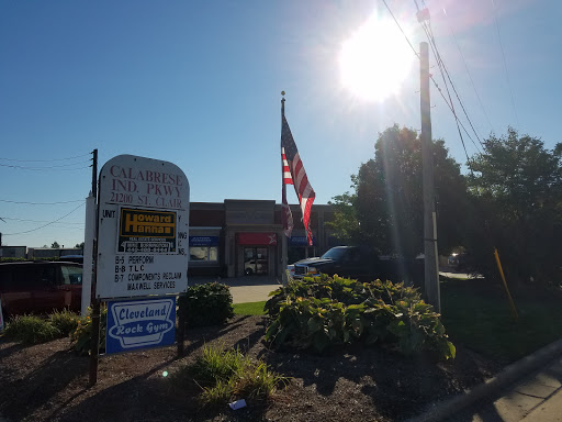 Auto Body Shop «Action CARSTAR Auto Body & Frame», reviews and photos, 21200 St Clair Ave, Euclid, OH 44117, USA