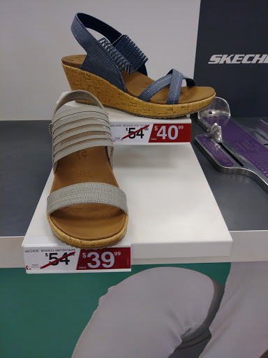 Shoe Store «Famous Footwear», reviews and photos, 1140 Harter Pkwy, Yuba City, CA 95993, USA