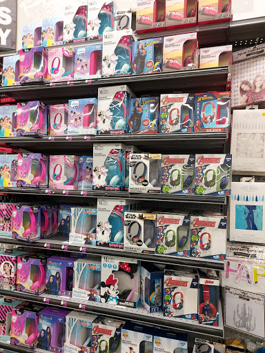 Variety Store «Five Below», reviews and photos, 25 Woodbridge Center Dr, Woodbridge, NJ 07095, USA