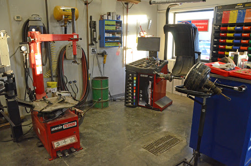 Auto Repair Shop «Off Campus Auto Repair», reviews and photos, 390 Westcor Dr #14, Coralville, IA 52241, USA