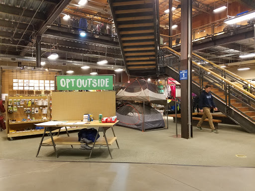 Camping Store «REI», reviews and photos, 7810 N Blackstone Ave, Fresno, CA 93720, USA