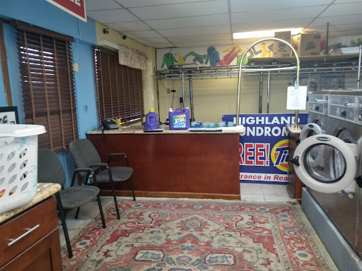 Laundromat «Highland Laundry & Dry Cleaners», reviews and photos, 764 W Market St # 5, Akron, OH 44303, USA