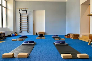 ME moving - Personal Training & Yoga image