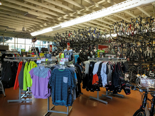 Bicycle Store «Performance Bicycle», reviews and photos, 323 S Arroyo Pkwy, Pasadena, CA 91105, USA