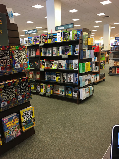 Book Store «Barnes & Noble», reviews and photos, 371 Putnam Pike, Smithfield, RI 02917, USA