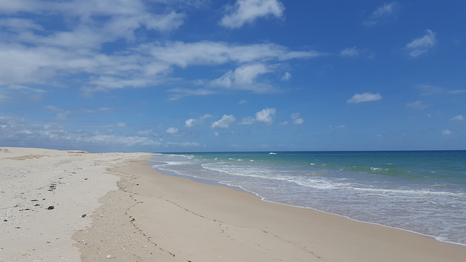 Photo de Barra da Fuseta avec sable fin brun de surface