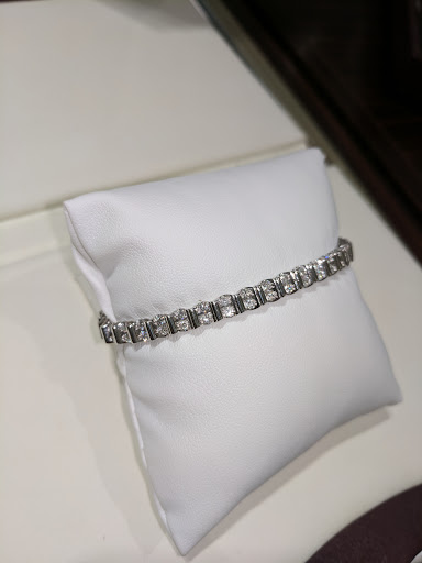 Jewelry Store «Helzberg Diamonds», reviews and photos, 1598 Willowbrook Dr, Houston, TX 77070, USA