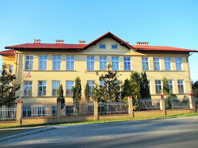 Szkoła Podstawowa w Dzięgielowie Szkoła Podstawowa w, Cieszyńska 4, 43-445 Dzięgielów, Polska