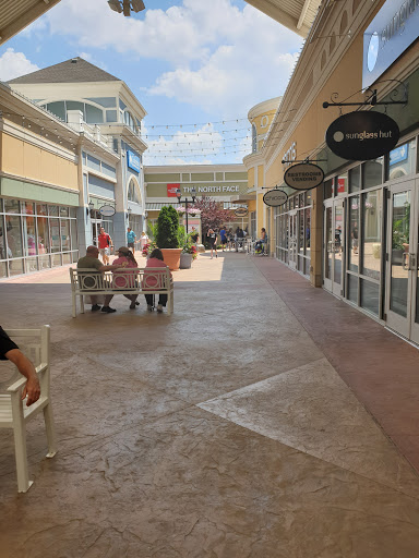 Clothing Store «The North Face Outlet», reviews and photos, 1155 Buck Creek Rd, Simpsonville, KY 40067, USA