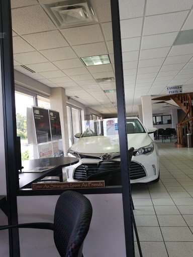 Car Dealer «LaFontaine Toyota», reviews and photos, 2027 S Telegraph Rd, Dearborn, MI 48124, USA
