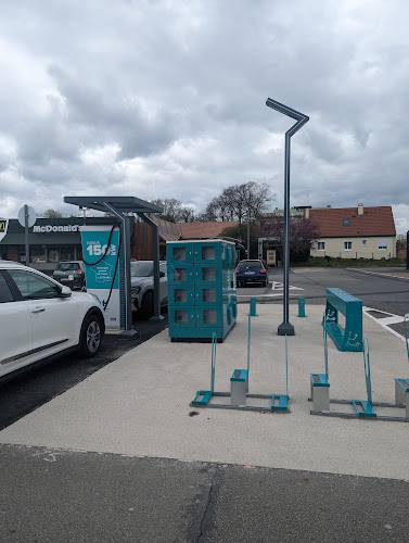 Borne de recharge de véhicules électriques Allego Station de recharge Guéret