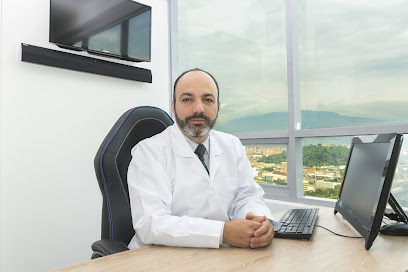 Dr. Mauricio Valencia