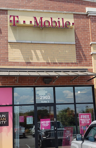 Cell Phone Store «T-Mobile», reviews and photos, 2903 E 10th St, Jeffersonville, IN 47130, USA