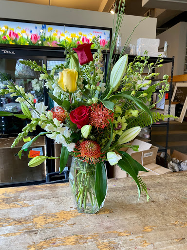 Florist «Bloomtastic Florist», reviews and photos, 2136 Arlington Ave, Columbus, OH 43221, USA