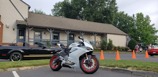 Shopping Mall «Village Centre», reviews and photos, 776 Walker Rd, Great Falls, VA 22066, USA