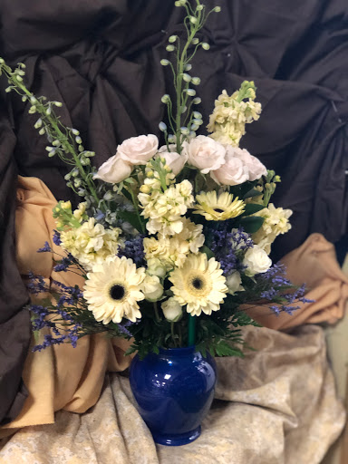 Florist «Elite Floral & Gift Shoppe», reviews and photos, 504 N Alafaya Trail #109, Orlando, FL 32828, USA
