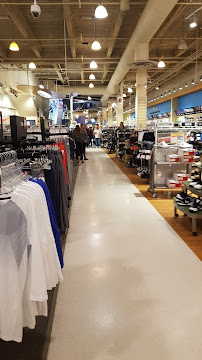 Sport Chek - Photo 4 - Car repair in Windsor, ON, Canada, Detroit