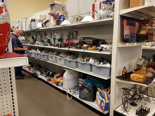 Thrift Store «St Vincent De Paul - West Broadway Thrift Store», reviews and photos, 2345 W Broadway, Eugene, OR 97402, USA