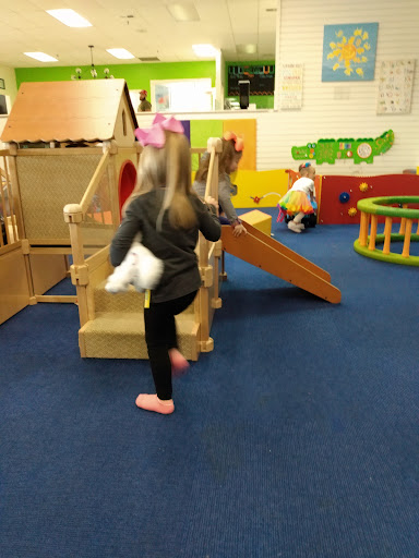 Shopping Mall «Seminole Square Shopping Center», reviews and photos, 200 Zan Rd, Charlottesville, VA 22901, USA