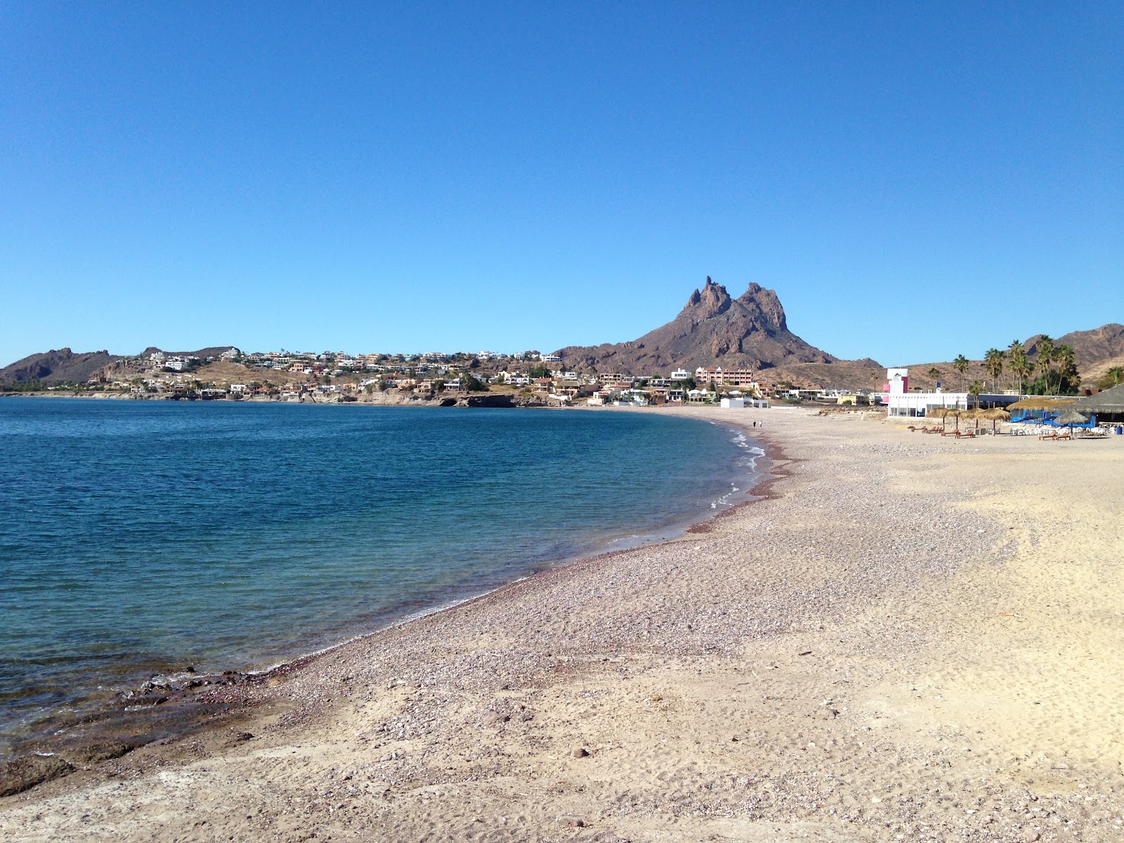 Foto von La Posada beach mit feiner heller kies Oberfläche