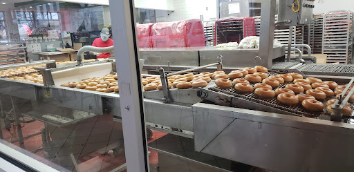 Bakery «Krispy Kreme Doughnuts», reviews and photos, 208 W 14 Mile Rd, Troy, MI 48083, USA