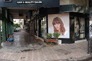 𝗟𝗠-𝗥𝗘𝗕𝗢𝗥𝗡 𝗛𝗔𝗜𝗥-𝗕𝗘𝗔𝗨𝗧𝗬-𝗠𝗔𝗞𝗘-𝗨𝗣 𝗦𝗔𝗟𝗢𝗡 -Makeup Artist / Hair Salon / Beauty Salon / Best salon in Goa image