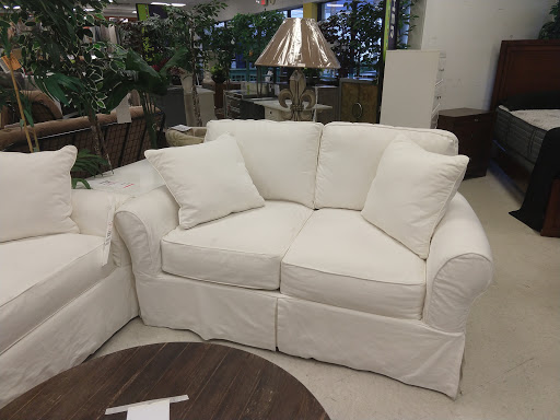 Outlet Store «Rooms To Go Outlet Furniture Store - Hialeah», reviews and photos, 750 W 49th St, Hialeah, FL 33012, USA