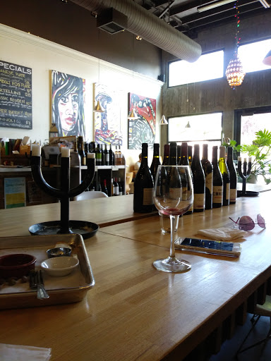 Wine Store «Blackbird Wine Shop», reviews and photos, 4323 NE Fremont St, Portland, OR 97213, USA
