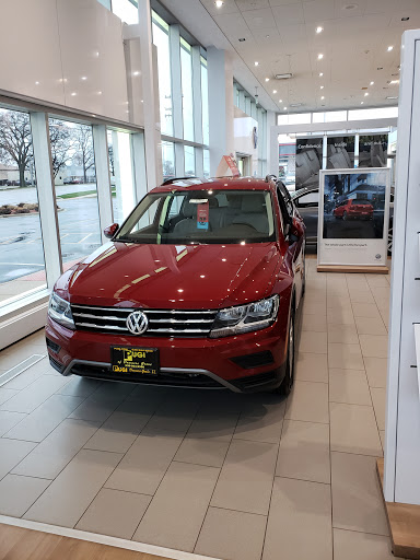 Volkswagen Dealer «Pugi Volkswagen», reviews and photos, 2020 Ogden Ave, Downers Grove, IL 60515, USA