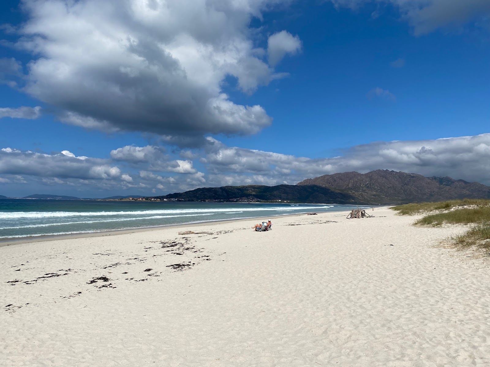 Foto af Carnota Strand med høj niveau af renlighed