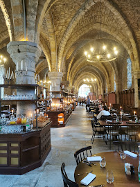 Atmosphère du Restaurant Buffet-Déjeuner-Bŕunch aux Vaux de Cernay à Cernay-la-ville - n°1